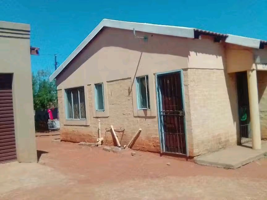 2 Bedroom Property for Sale in Mohlakeng Gauteng