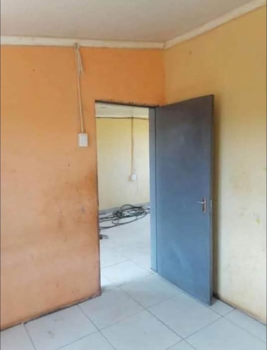 2 Bedroom Property for Sale in Mohlakeng Gauteng