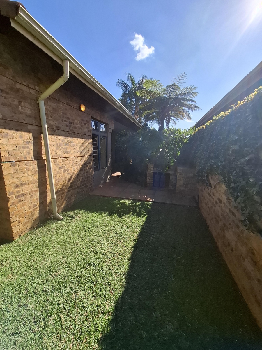 3 Bedroom Property for Sale in Faerie Glen Gauteng