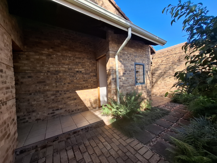 3 Bedroom Property for Sale in Faerie Glen Gauteng