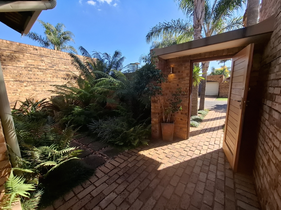 3 Bedroom Property for Sale in Faerie Glen Gauteng