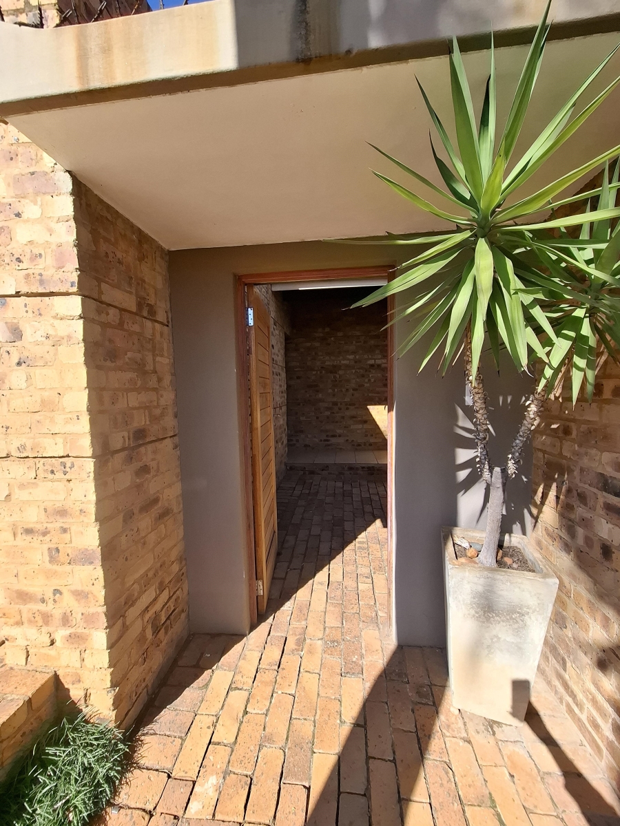 3 Bedroom Property for Sale in Faerie Glen Gauteng