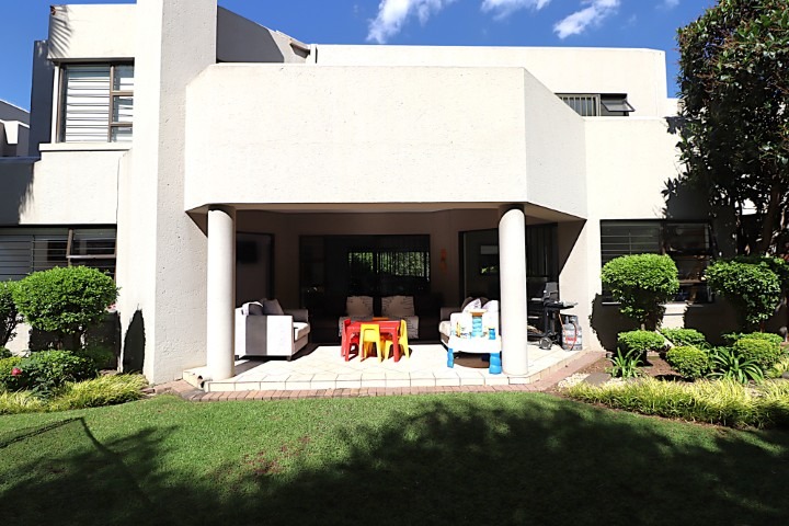To Let 4 Bedroom Property for Rent in Bryanston Gauteng