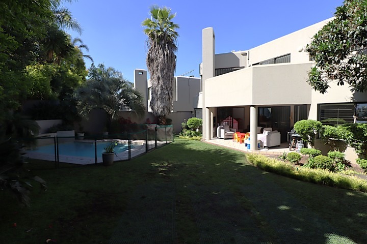 To Let 4 Bedroom Property for Rent in Bryanston Gauteng