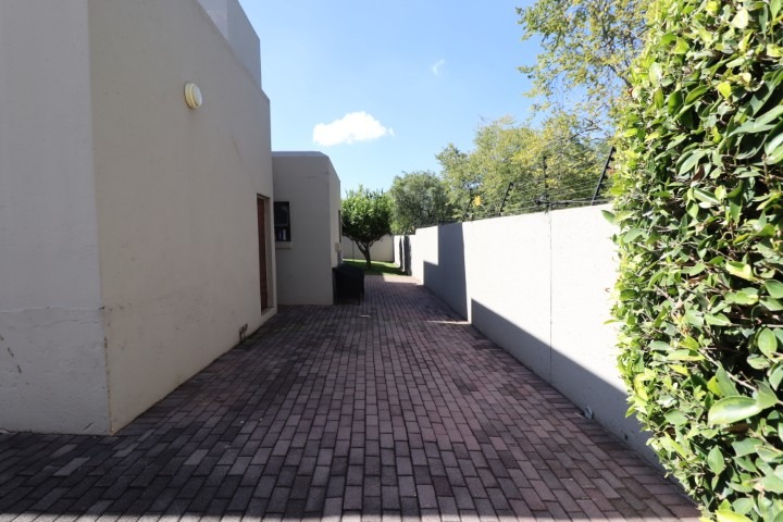 To Let 4 Bedroom Property for Rent in Bryanston Gauteng