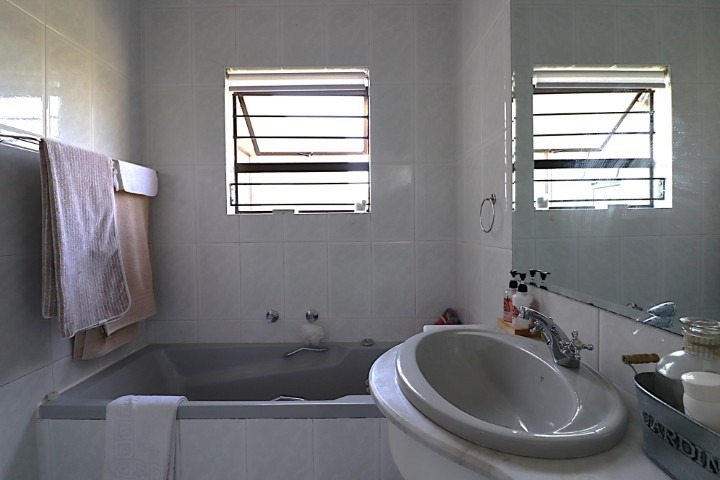 To Let 4 Bedroom Property for Rent in Bryanston Gauteng