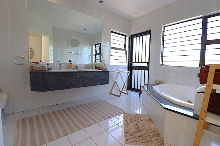 To Let 4 Bedroom Property for Rent in Bryanston Gauteng