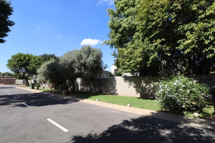 To Let 4 Bedroom Property for Rent in Bryanston Gauteng