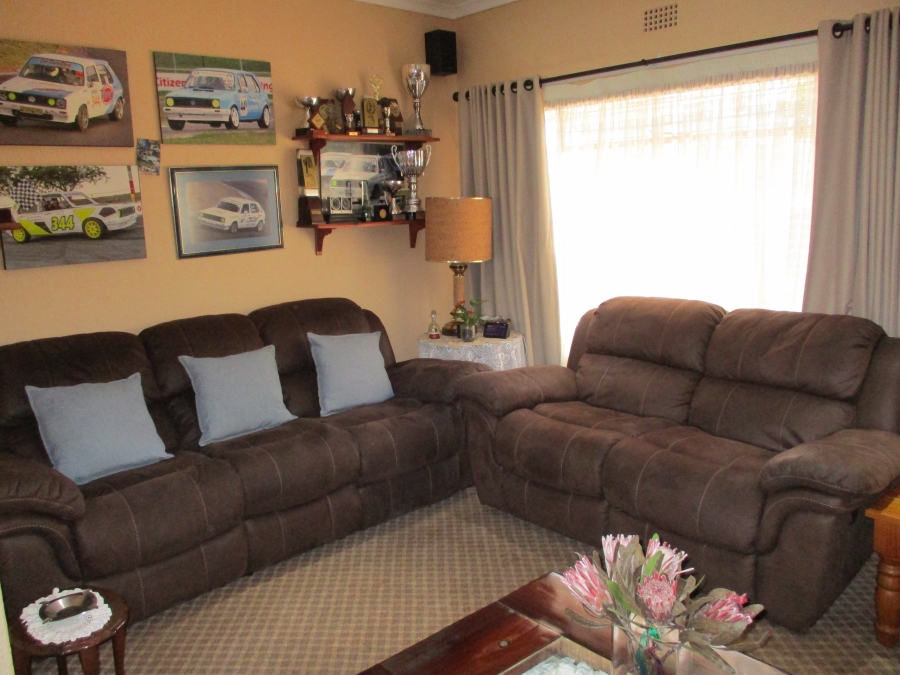4 Bedroom Property for Sale in Roodekrans Gauteng