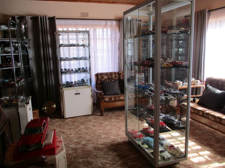 4 Bedroom Property for Sale in Roodekrans Gauteng