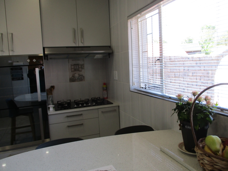 4 Bedroom Property for Sale in Roodekrans Gauteng