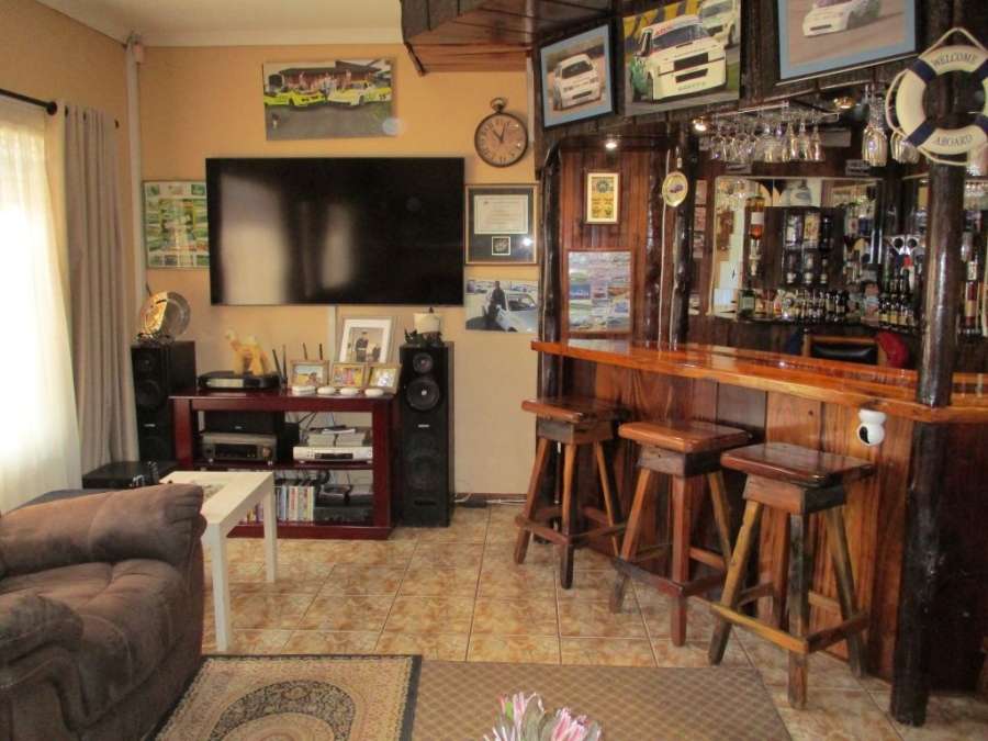 4 Bedroom Property for Sale in Roodekrans Gauteng