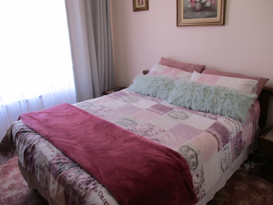 4 Bedroom Property for Sale in Roodekrans Gauteng