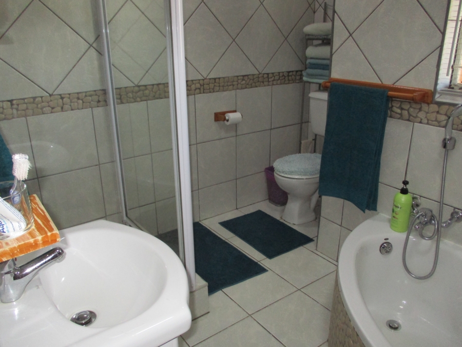 4 Bedroom Property for Sale in Roodekrans Gauteng