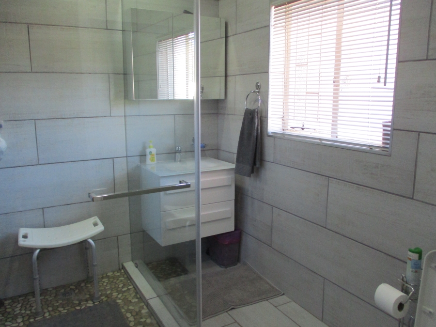 4 Bedroom Property for Sale in Roodekrans Gauteng