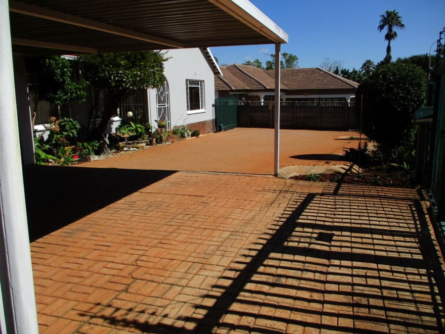 4 Bedroom Property for Sale in Roodekrans Gauteng