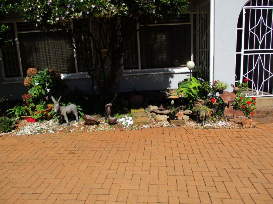 4 Bedroom Property for Sale in Roodekrans Gauteng