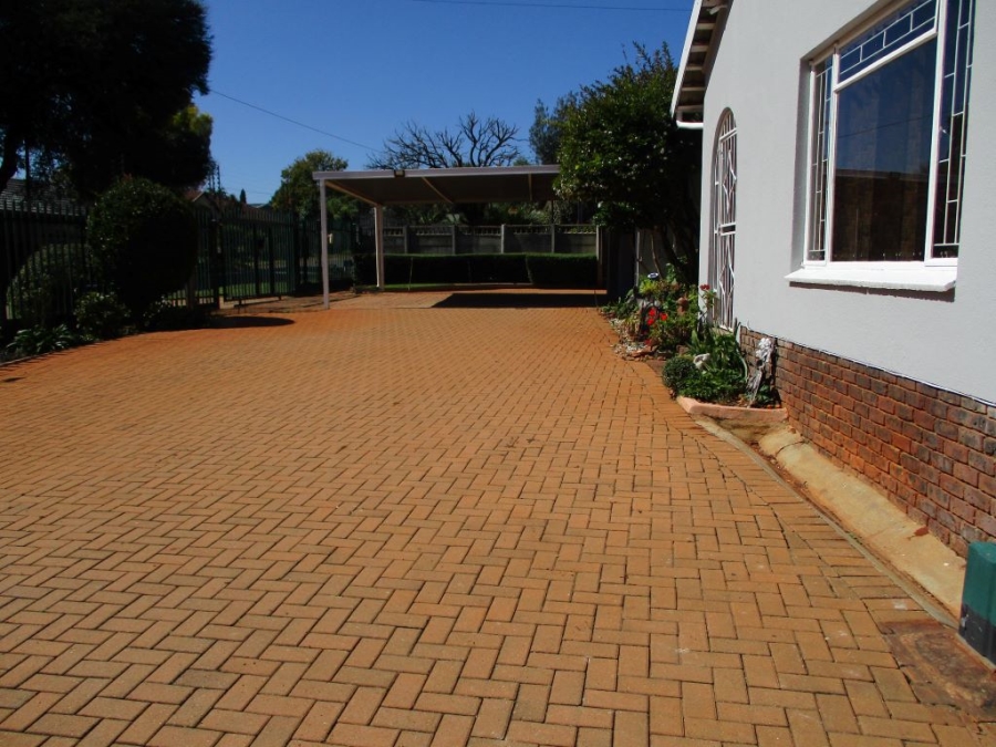 4 Bedroom Property for Sale in Roodekrans Gauteng