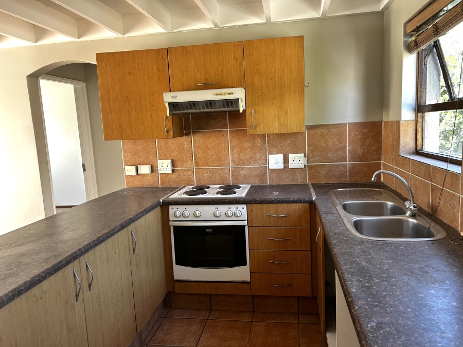 To Let 1 Bedroom Property for Rent in Waverley Gauteng