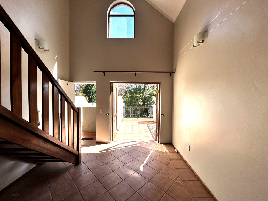 To Let 1 Bedroom Property for Rent in Waverley Gauteng