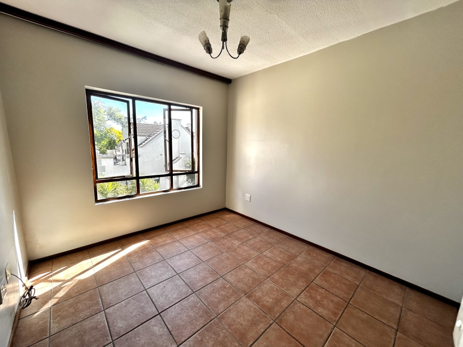 To Let 1 Bedroom Property for Rent in Waverley Gauteng