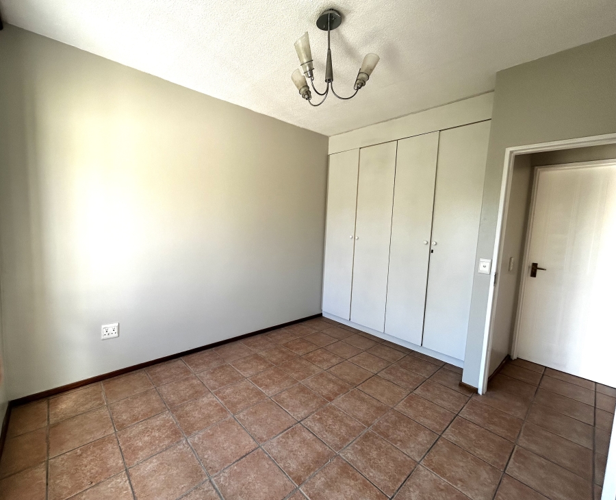 To Let 1 Bedroom Property for Rent in Waverley Gauteng