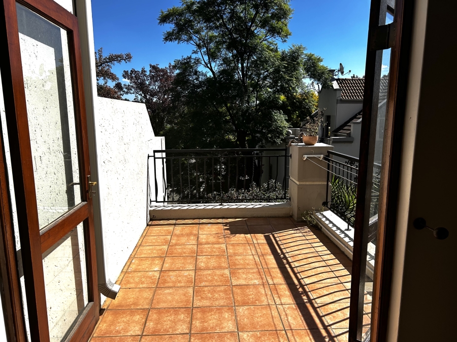 To Let 1 Bedroom Property for Rent in Waverley Gauteng