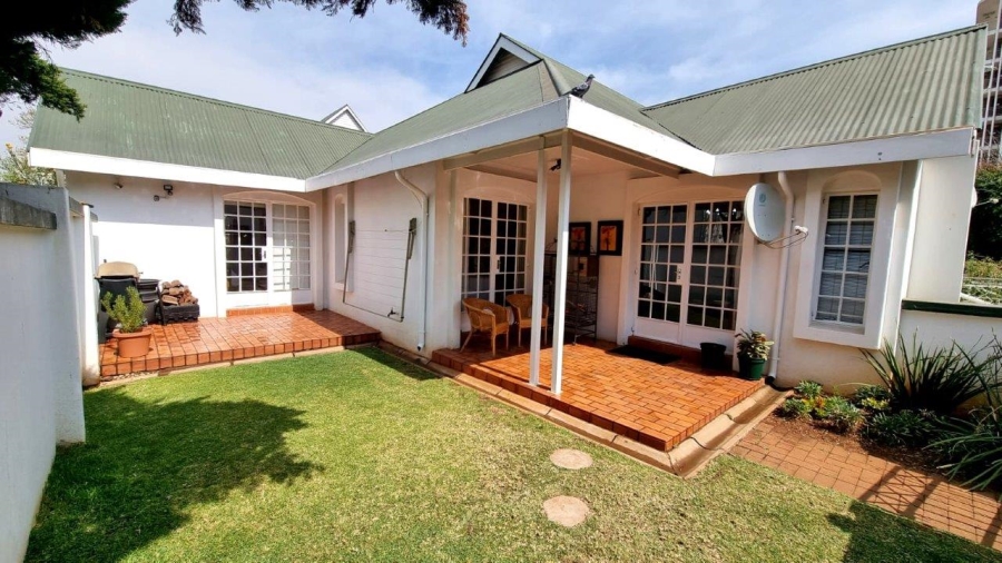 To Let 2 Bedroom Property for Rent in Die Hoewes Gauteng
