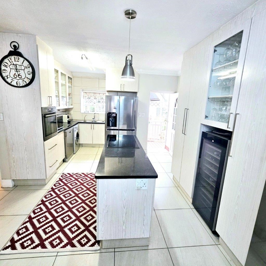 To Let 2 Bedroom Property for Rent in Die Hoewes Gauteng