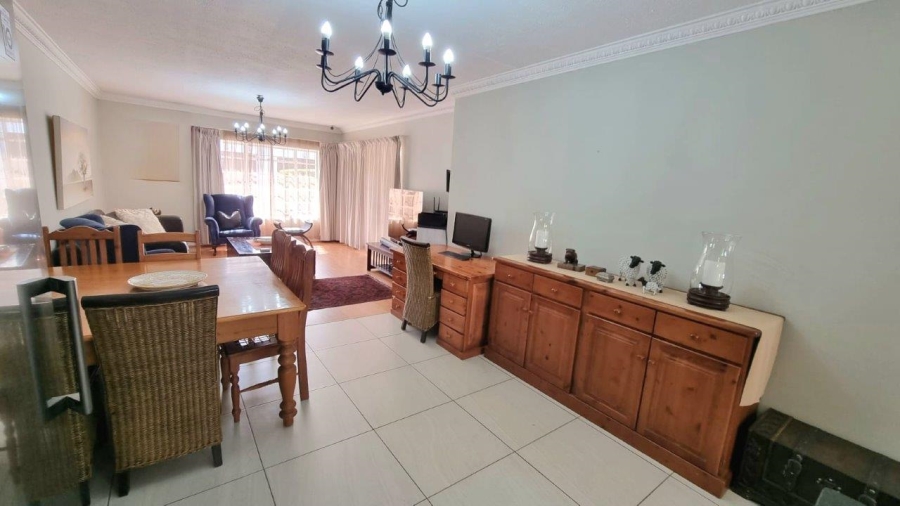 To Let 2 Bedroom Property for Rent in Die Hoewes Gauteng
