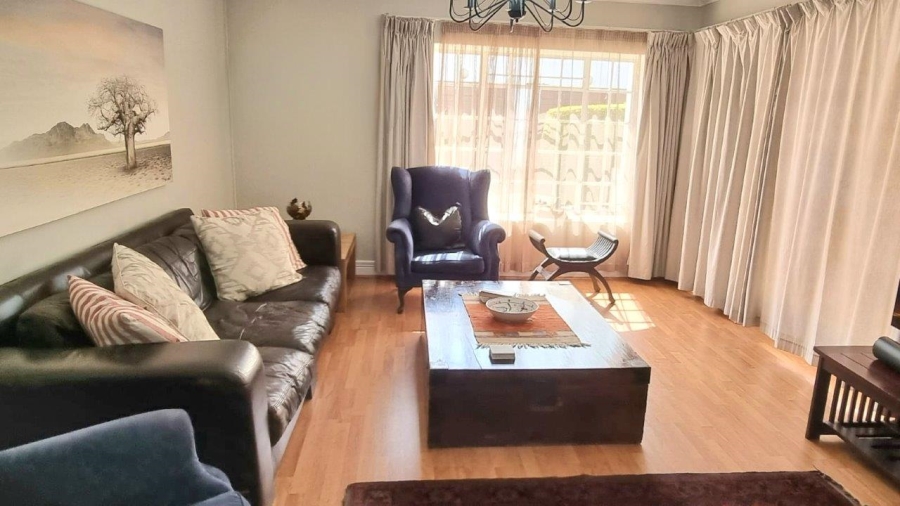 To Let 2 Bedroom Property for Rent in Die Hoewes Gauteng