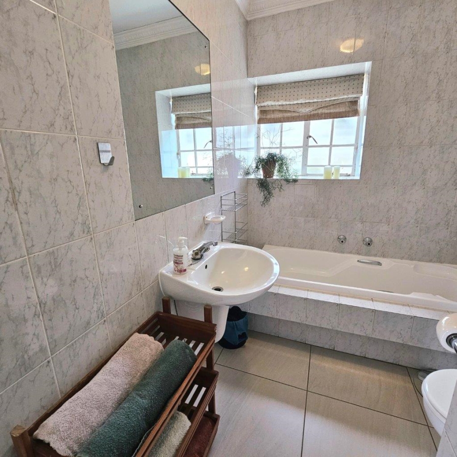 To Let 2 Bedroom Property for Rent in Die Hoewes Gauteng