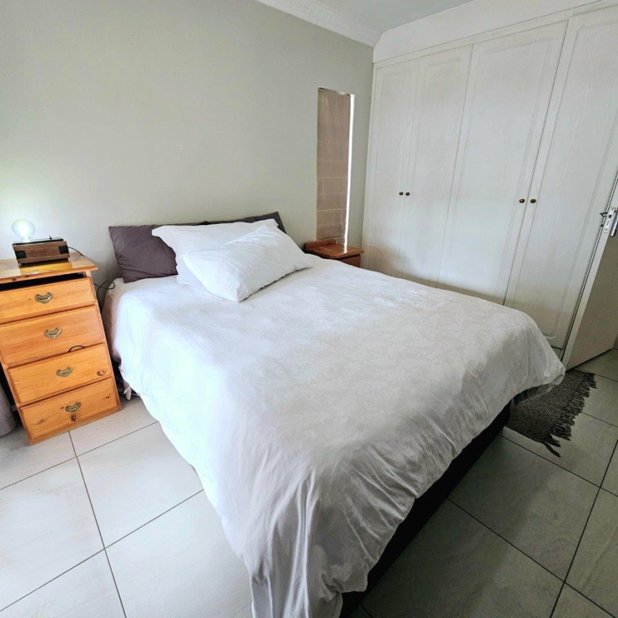 To Let 2 Bedroom Property for Rent in Die Hoewes Gauteng