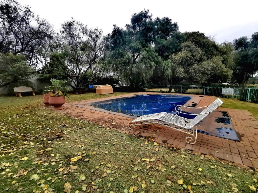 To Let 2 Bedroom Property for Rent in Die Hoewes Gauteng