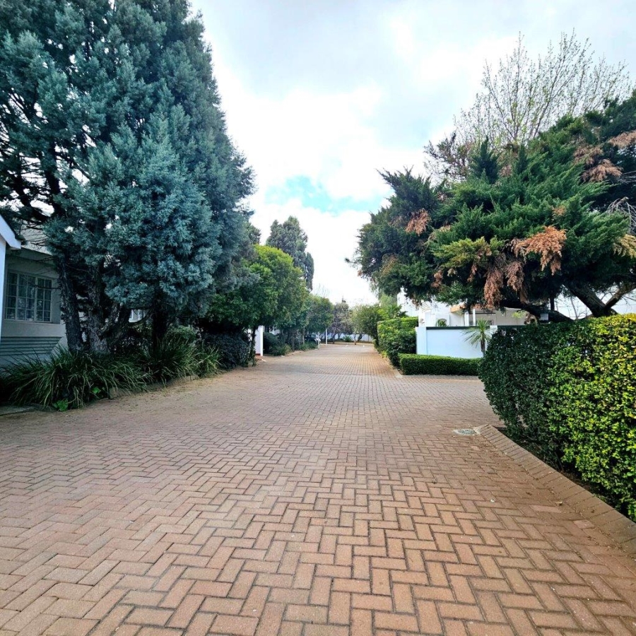 To Let 2 Bedroom Property for Rent in Die Hoewes Gauteng
