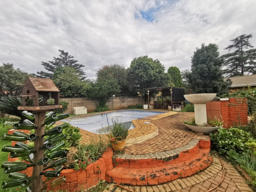 4 Bedroom Property for Sale in Brackenhurst Gauteng
