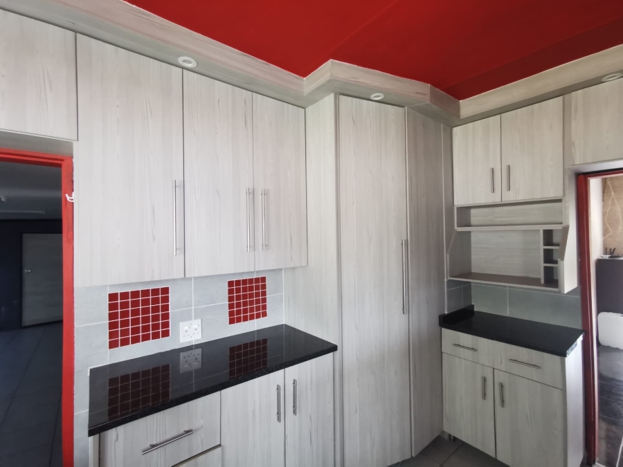 4 Bedroom Property for Sale in Brackenhurst Gauteng
