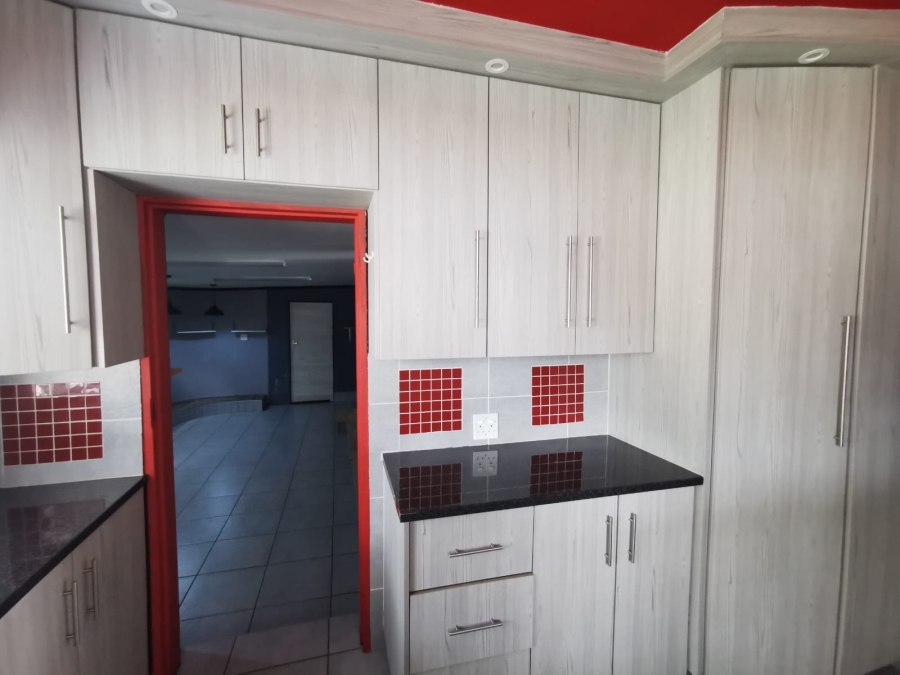 4 Bedroom Property for Sale in Brackenhurst Gauteng
