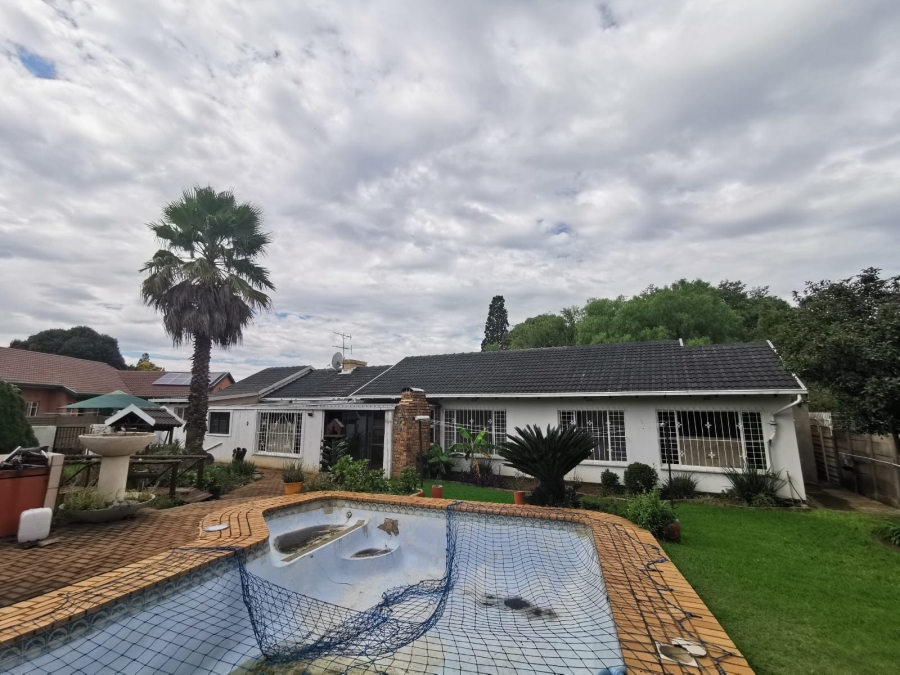 4 Bedroom Property for Sale in Brackenhurst Gauteng