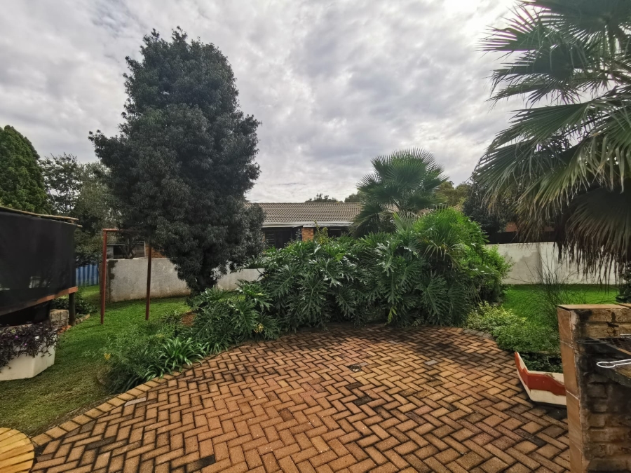 4 Bedroom Property for Sale in Brackenhurst Gauteng