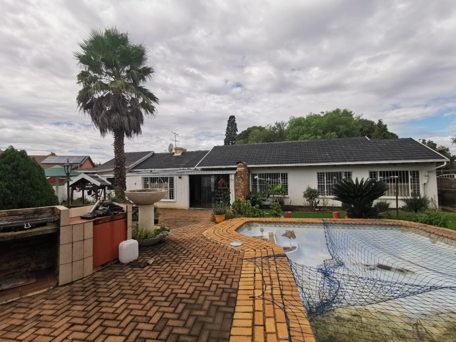 4 Bedroom Property for Sale in Brackenhurst Gauteng