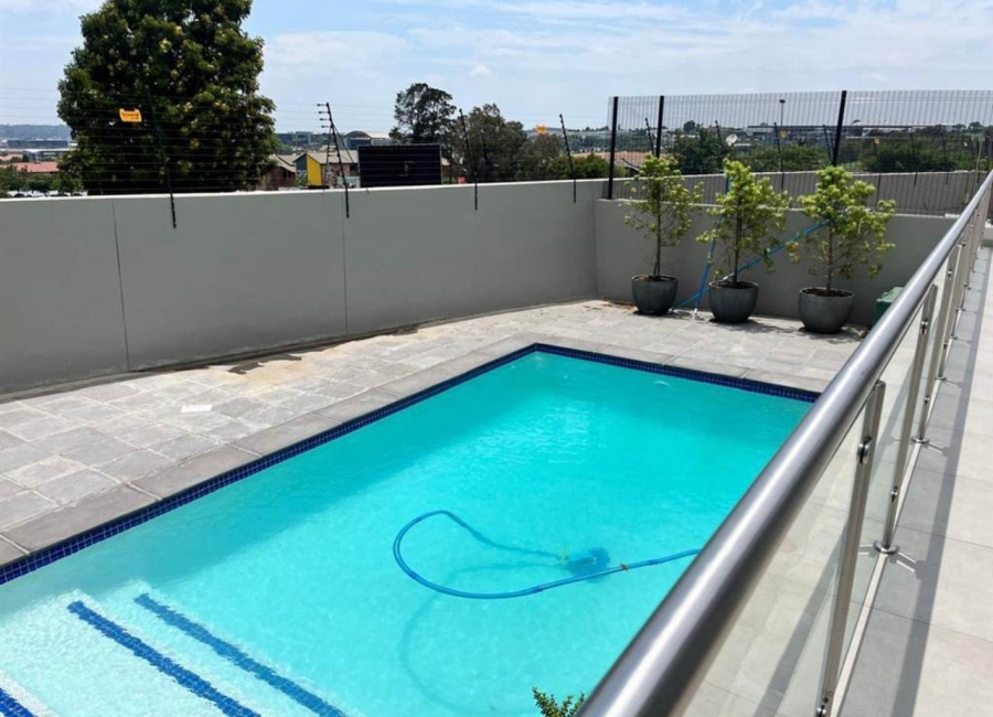 To Let 2 Bedroom Property for Rent in Midridge Park Gauteng