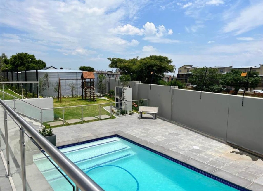 To Let 2 Bedroom Property for Rent in Midridge Park Gauteng