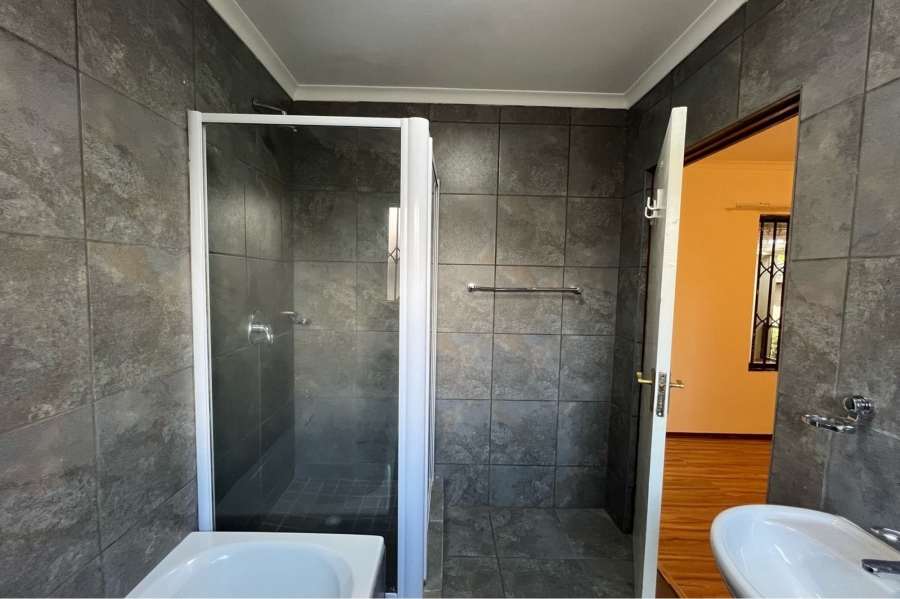 To Let 2 Bedroom Property for Rent in North Riding Gauteng