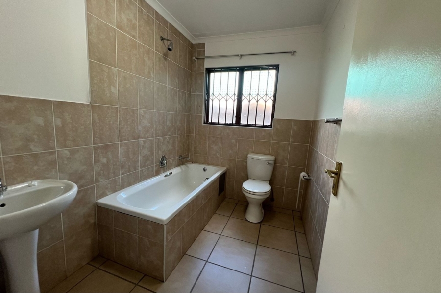To Let 2 Bedroom Property for Rent in North Riding Gauteng