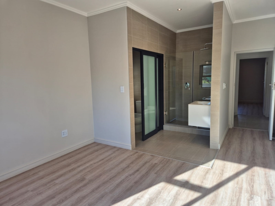 To Let 2 Bedroom Property for Rent in Bryanston Gauteng