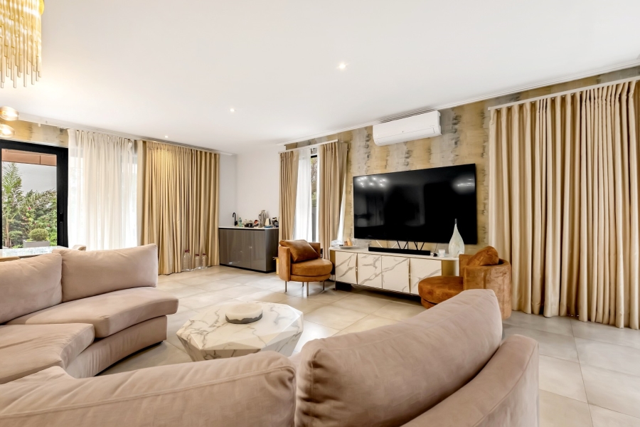 To Let 4 Bedroom Property for Rent in Sandown Gauteng