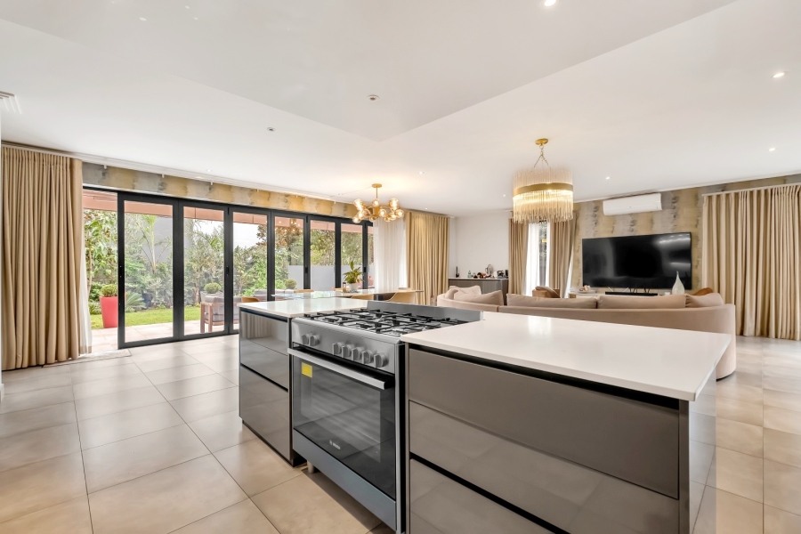 To Let 4 Bedroom Property for Rent in Sandown Gauteng
