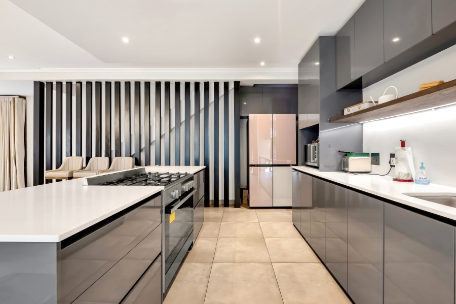 To Let 4 Bedroom Property for Rent in Sandown Gauteng