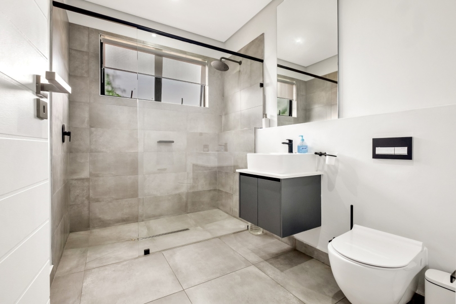 To Let 4 Bedroom Property for Rent in Sandown Gauteng